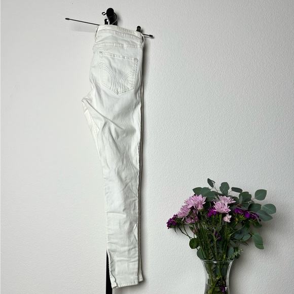 White- skinny leg, Hollister jeans - Picture 2 of 6